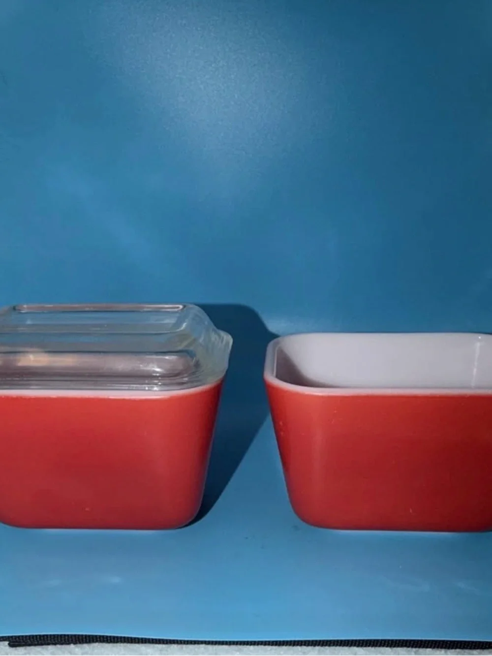 Pyrex Red Ceramic-Style Rectangular Baking Dishes (Set of 2)